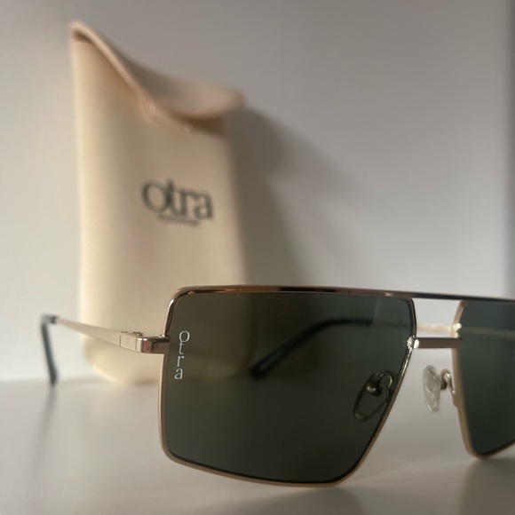 OTRA Gold Frame Sunglasses NWT - Picture 12 of 12